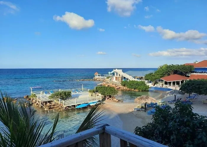 Sojo's Sandy Toes Santuary * Runaway Bay